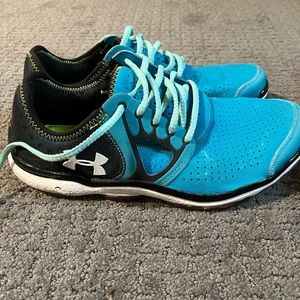Womens under armour tennis shoes